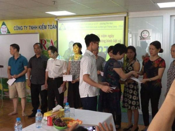 Tài trợ Chương trình Hop mặt gia đình thương binh liệt sỹ và khuyến học của phường Yên Hòa
